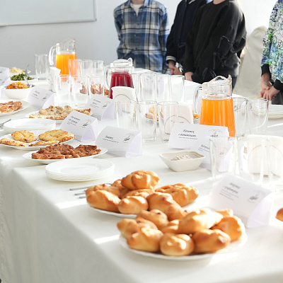 Дегустацию нового школьного меню провели для родителей и учеников в Иркутске.