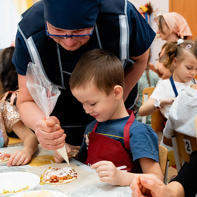 В детском саду №129/1 прошёл увлекательный мастер-класс по приготовлению пиццы 