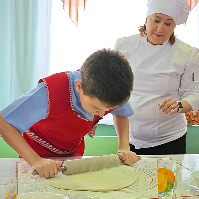 Мастер-класс по лепке пельменей в школе №35.