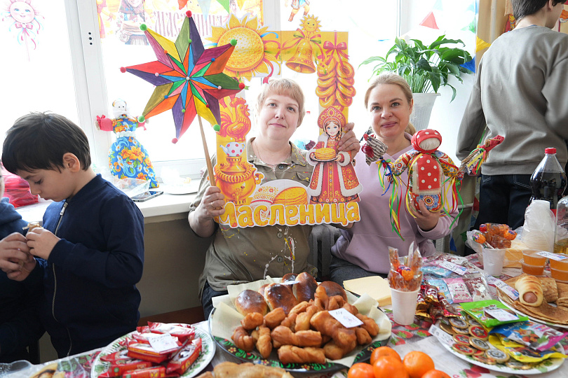 В школе №16 прошла благотворительная ярмарка «Весну встречаем — зиму провожаем»