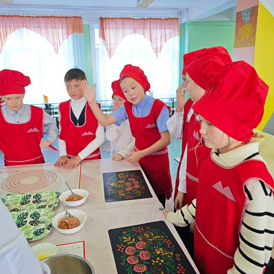 Мастер-класс по лепке пельменей в школе №35.