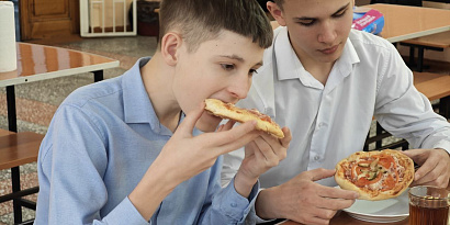 В школе № 67 прошёл увлекательный мастер-класс по приготовлению пиццы!