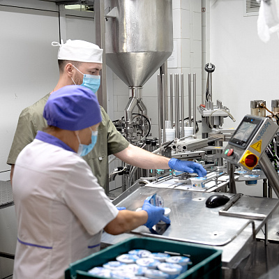 «Комбинат питания» Иркутска ежедневно производит детскую молочную продукцию для льготных категорий детей. 