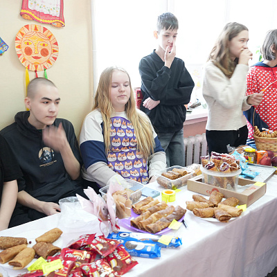 В школе №16 прошла благотворительная ярмарка «Весну встречаем — зиму провожаем»
