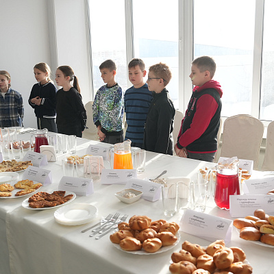Дегустацию нового школьного меню провели для родителей и учеников в Иркутске.