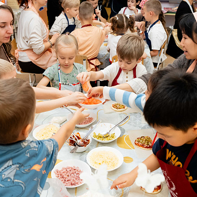 В детском саду №129/1 прошёл увлекательный мастер-класс по приготовлению пиццы 