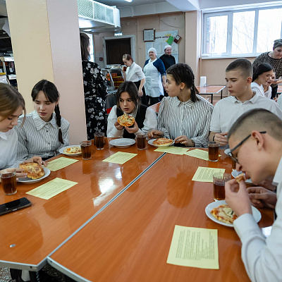 В школе № 67 прошёл увлекательный мастер-класс по приготовлению пиццы!