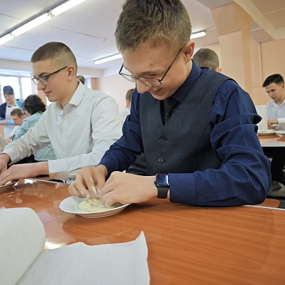 В школе № 67 прошёл увлекательный мастер-класс по приготовлению пиццы!