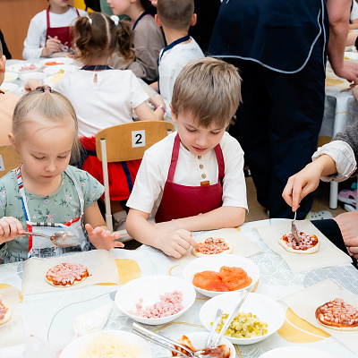 В детском саду №129/1 прошёл увлекательный мастер-класс по приготовлению пиццы 