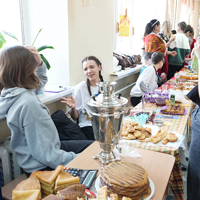 В школе №16 прошла благотворительная ярмарка «Весну встречаем — зиму провожаем»