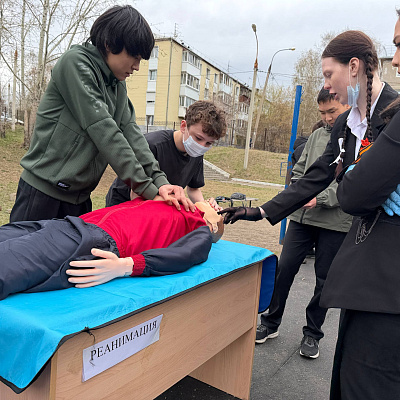 В МБОУ СОШ №5 на празднике «Дорогами Победы» одной из самых любимых площадок стала полевая кухня.