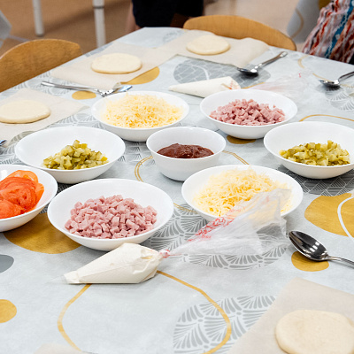 В детском саду №129/1 прошёл увлекательный мастер-класс по приготовлению пиццы 