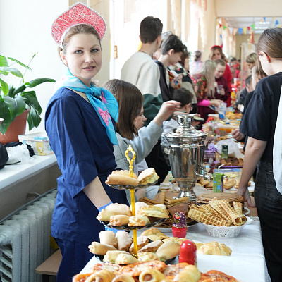 В школе №16 прошла благотворительная ярмарка «Весну встречаем — зиму провожаем»