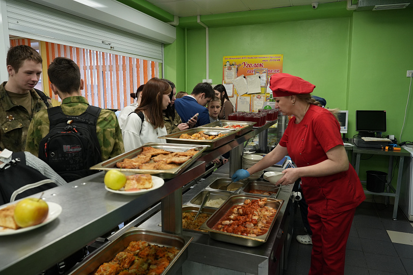 Поздравление поваров гимназии 44!