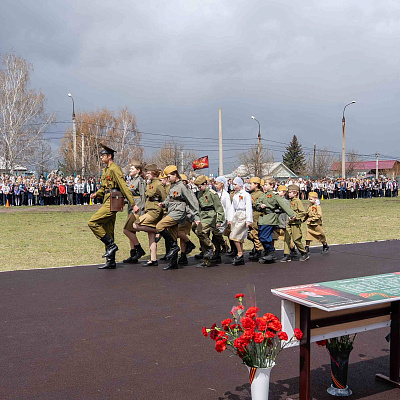 В школе №6 прошёл торжественный парад, посвящённый Победе в ВОВ.