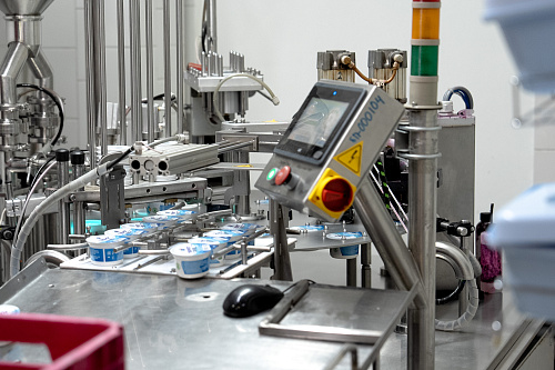 «Комбинат питания» Иркутска ежедневно производит детскую молочную продукцию для льготных категорий детей. 