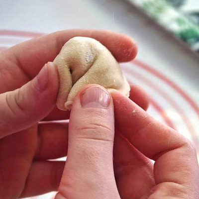 Мастер-класс по лепке пельменей в школе №35.