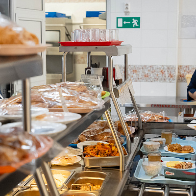 Питание в  столовой СОШ N 64