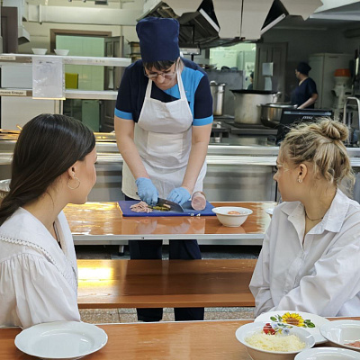 В школе № 67 прошёл увлекательный мастер-класс по приготовлению пиццы!