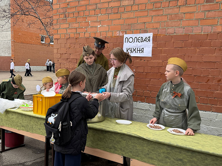 В школе №6 прошёл торжественный парад, посвящённый Победе в ВОВ.