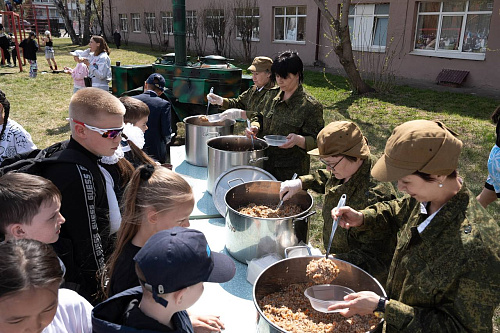 Праздник Победы в школе: память, спорт и солдатская каша