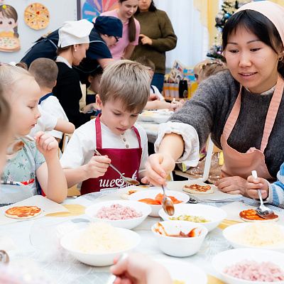 В детском саду №129/1 прошёл увлекательный мастер-класс по приготовлению пиццы 
